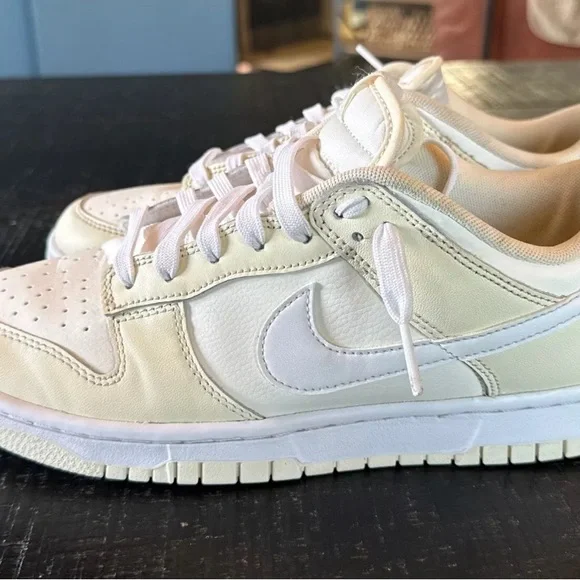 Nike Dunks size 9 women's size 7.5 men's. - Picture 1 of 7